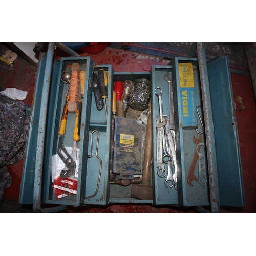 114 - Cantilever tool box & contents