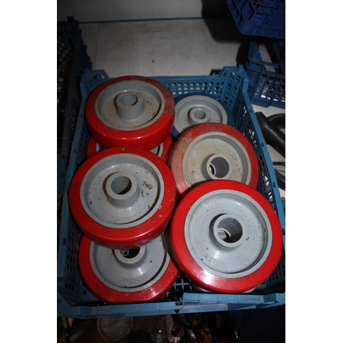 122 - Carton assorted plastic wheels