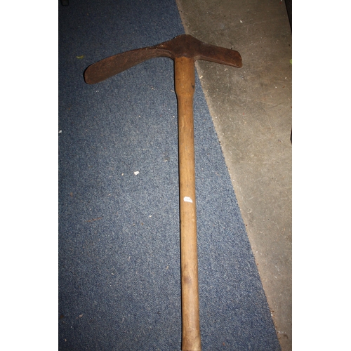 141 - Vintage mattock