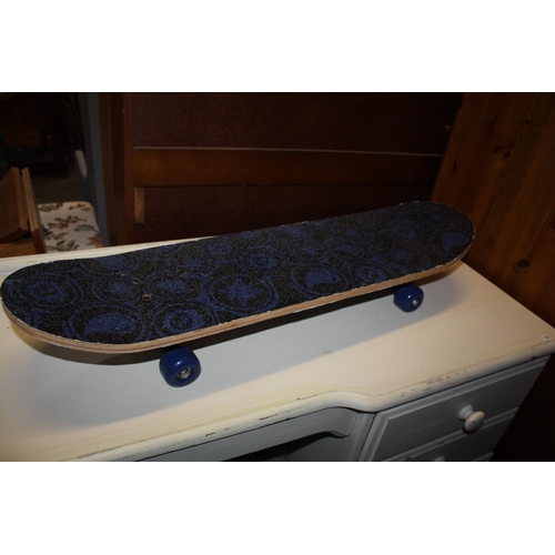 252 - Skylanders giant skate board