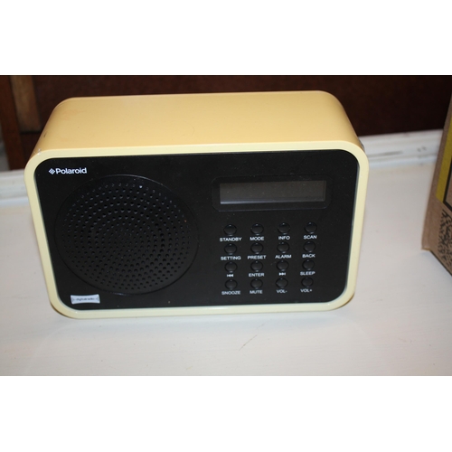 261 - Mains or battery operated DAB radio