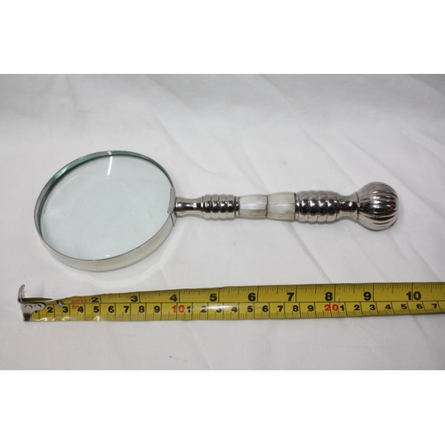 286 - Mother of pearl handled magnifying glass