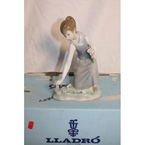 327 - Boxed Lladro figure girl with flowers 8