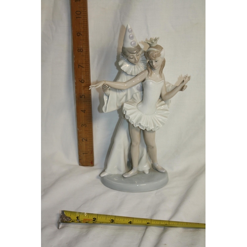 333 - Lladro figure Pierrot & ballerina 10