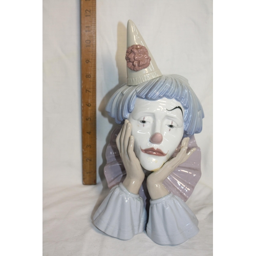 342 - Large Lladro clown figure 12