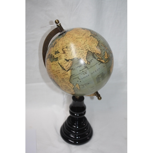 356 - Small mounted table globe 14