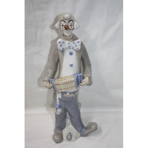 388 - Casades Spanish Clown figure 11