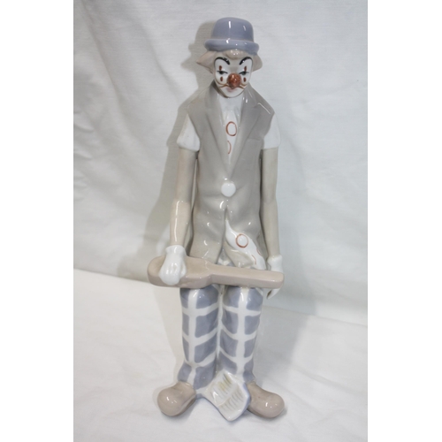 389 - Casades Spanish Clown figure 11