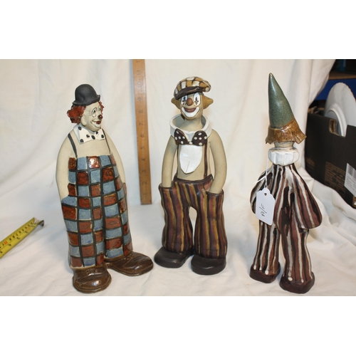 427 - 3 Elizabeth Haslam pottery clowns 11 1/2