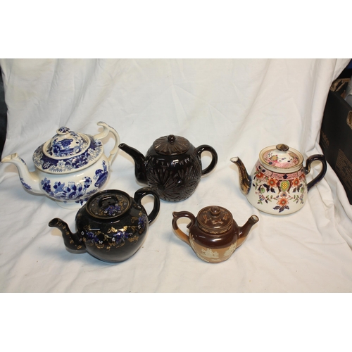 430 - Group 5 assorted teapots tallest 7