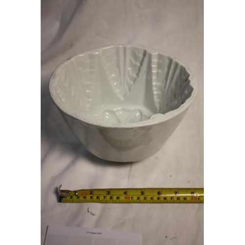 434 - Pottery jelly mould 6