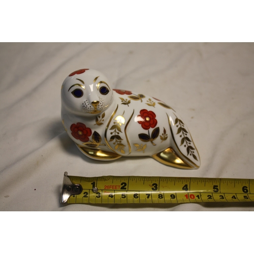 475 - Crown Derby unmarked seal paperweight