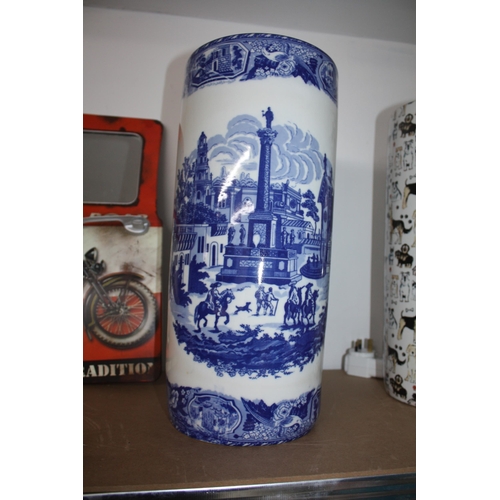 548 - China umbrella stand 17