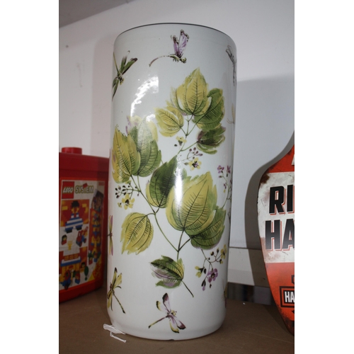 550 - China umbrella stand 17