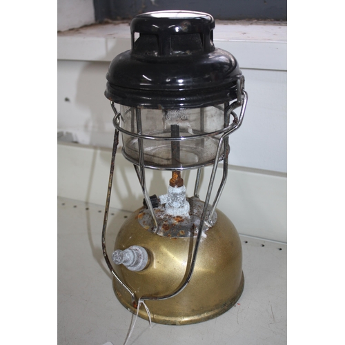 518 - Paraffin storm lantern 13 1/2