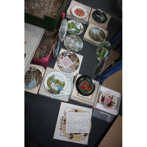 524 - Box numerous collectors plates