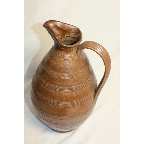 571 - Pottery jar 12