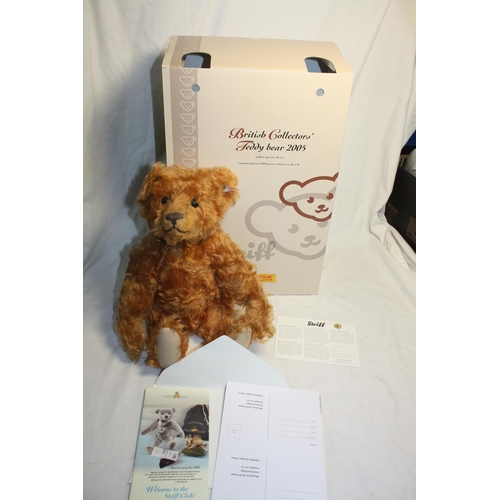 593 - Boxed Steiff British Collectors 2005 growler teddy bear with gilt button 40 cm- Ltd edition 4000