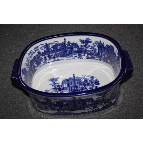 610 - Blue & white 2 handled foot bath 13 1/2