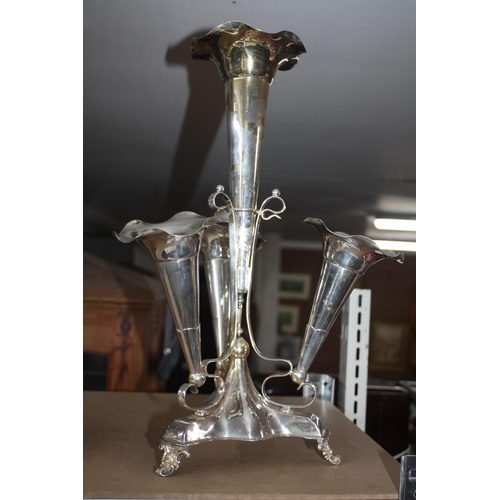 633 - Plated epergne 16