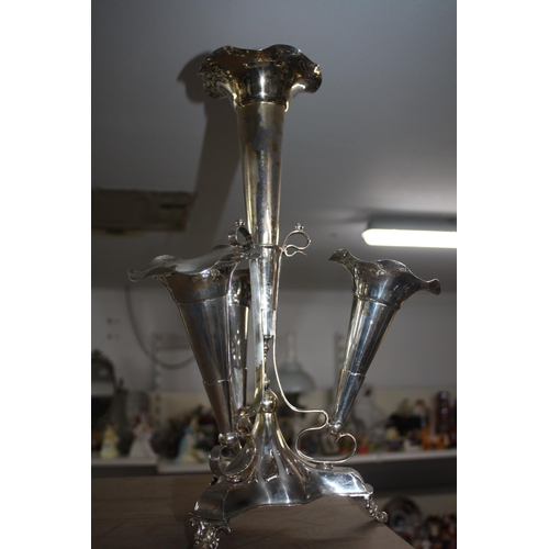 633 - Plated epergne 16