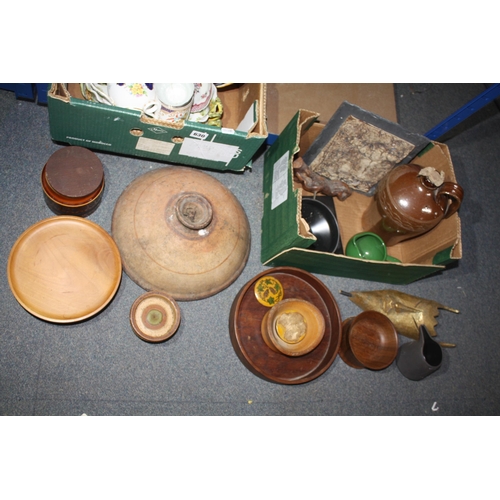 631 - Box pottery, treen etc