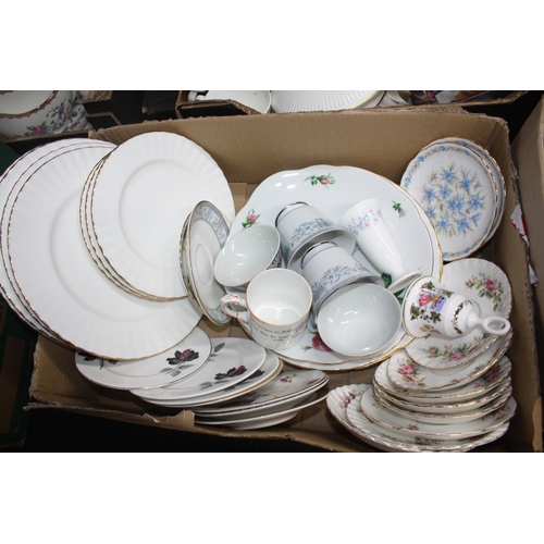 640 - Box cups, plates etc