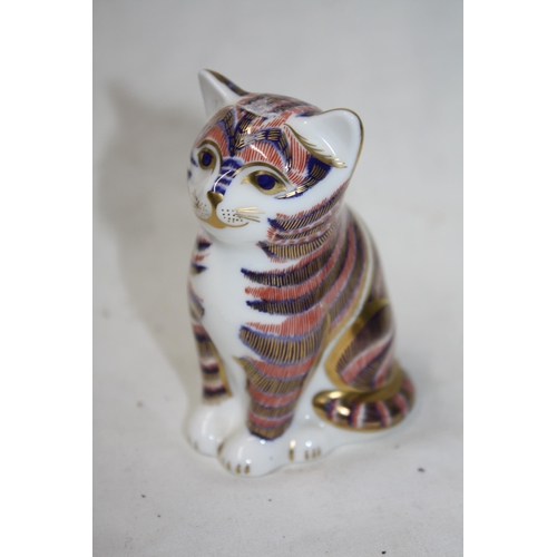 671 - Royal Crown Derby Cat paperweight with gold stopper MM11 3