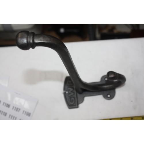 760 - Large iron wall bracket 12