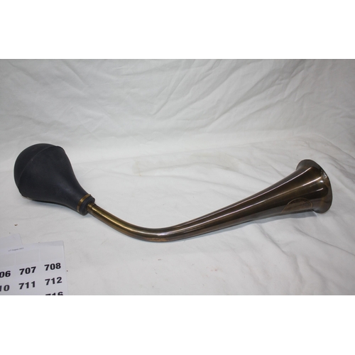 705 - Large curved brass car horn 19