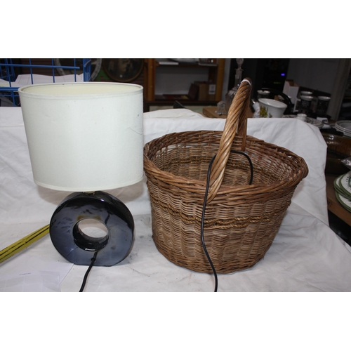 715 - Table lamp 14 1/2