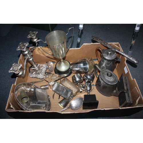 842 - Box plated ware etc