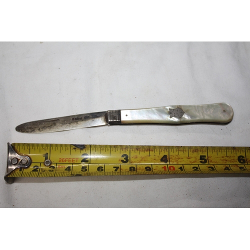 866 - Silver & mother of pearl penknife