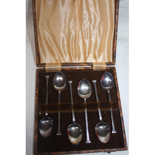 873 - Cased set 6 Sheffield 1924 silver nailhead teaspoons 64 grammes