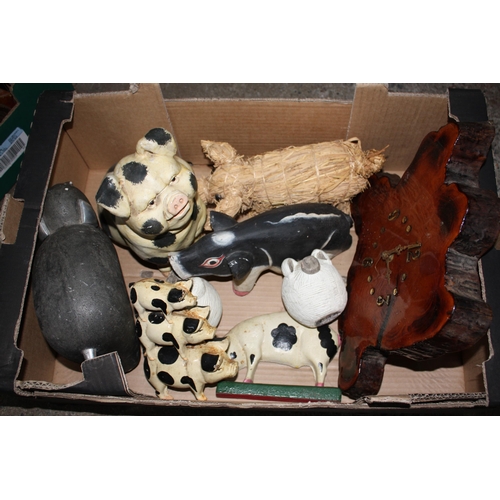 1025 - Box Pig door stops, animals etc