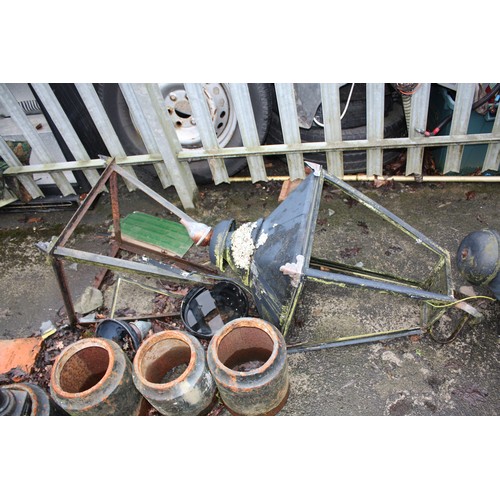 1 - 4 Victorian iron decorative lanterns with bases a/f 93