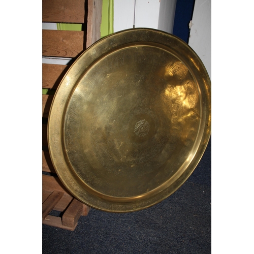 1469 - Circular brass tray 23