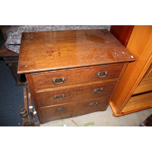 1530 - Oak 3 drawer chest 31