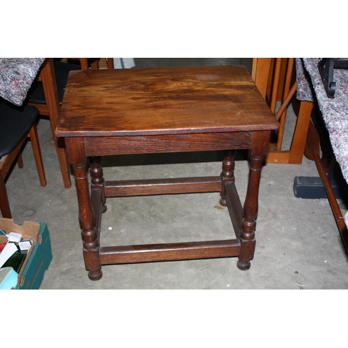 1536 - Jointed oak side table 26