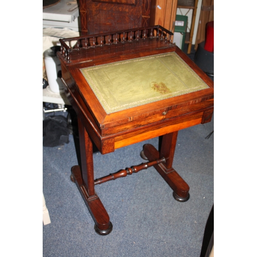 1537 - 19th Century rosewood Davenport 32