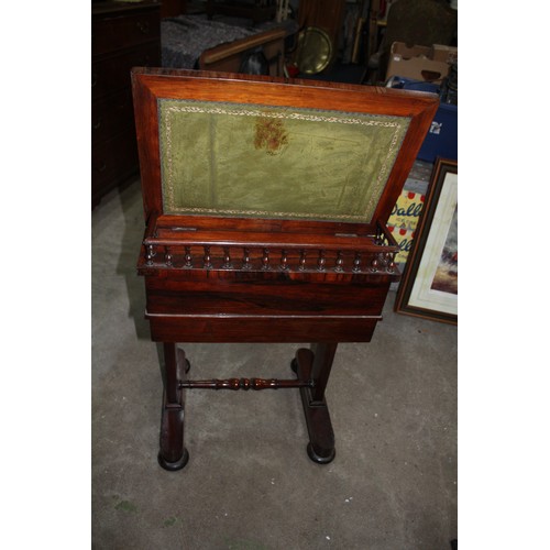 1537 - 19th Century rosewood Davenport 32