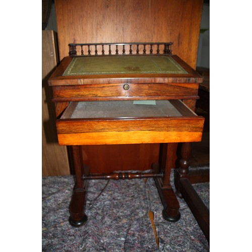 1537 - 19th Century rosewood Davenport 32