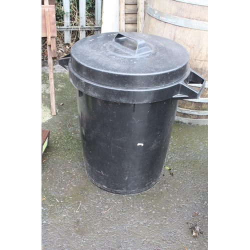 75 - Plastic dustbin & lid