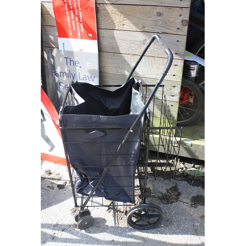 105 - 4 wheeled shopping trolley