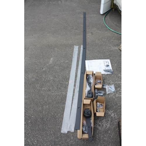 176 - Sliding door hanging kit 2 metres l.