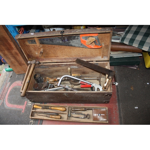 185 - Carpenters wooden tool box & contents 29