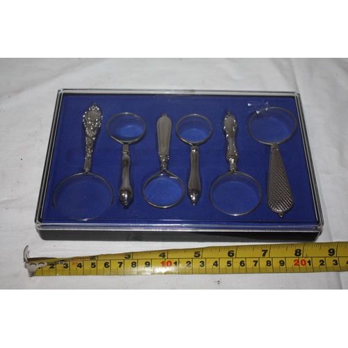 487 - Cased set magnifying glasses