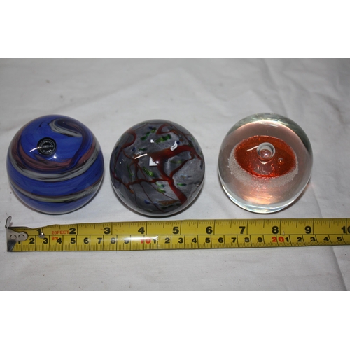 495 - 3 assorted paperweights