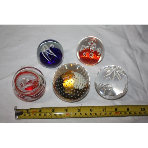 506 - 5 assorted paperweights