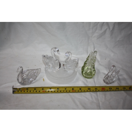 515 - 4 glass swan figures